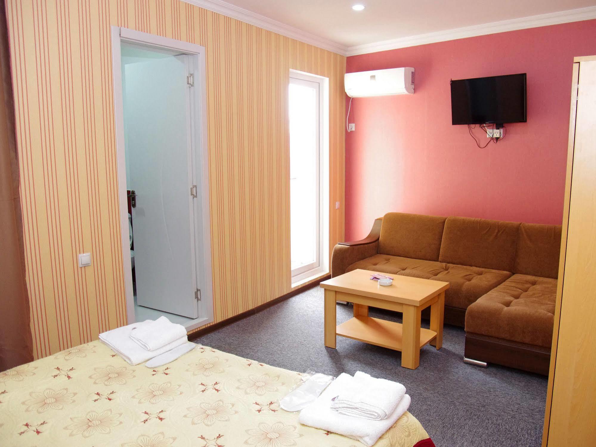 King Edward Hotel Tbilisi Esterno foto